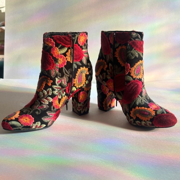 MIA Floral Embroidered Ankle Boots size 8.5 - Picture 3 of 6